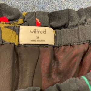 Lose fitting black shorts